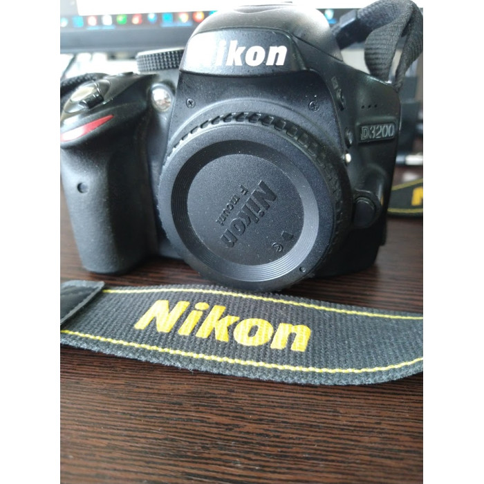 Фотоаппарат для фото и видео Nikon D3200 body, батарея, зарядное.